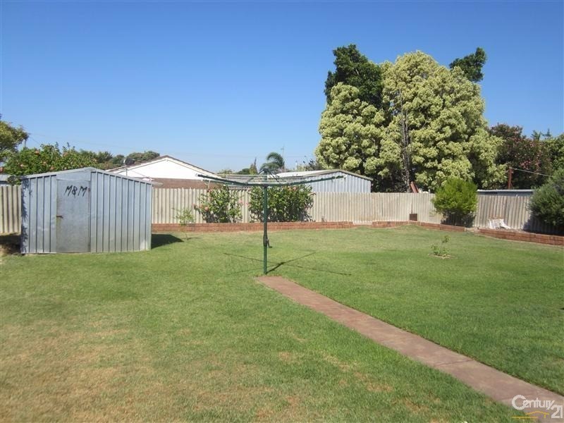 19 Varley Crescent, Cooloongup WA 6168