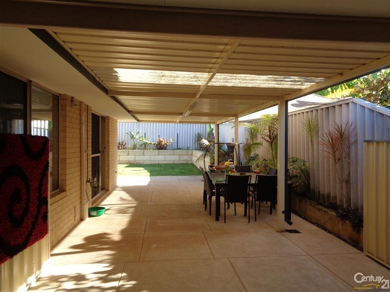 37 Oakfield Gardens, Parmelia WA 6167