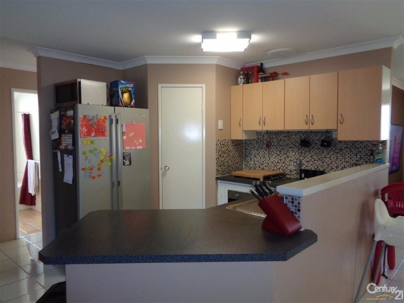 37 Oakfield Gardens, Parmelia WA 6167