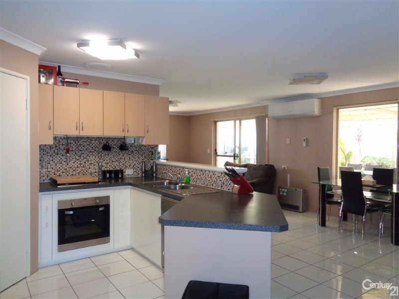 37 Oakfield Gardens, Parmelia WA 6167