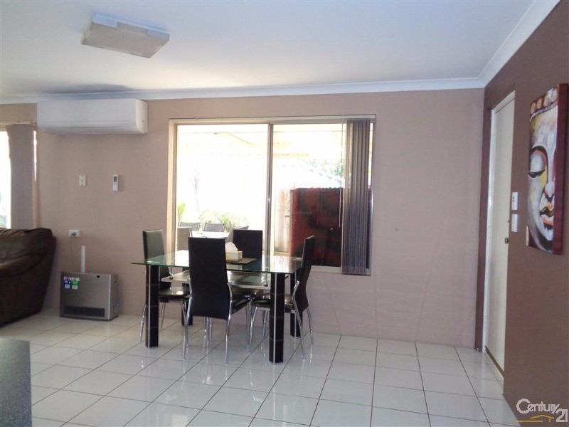 37 Oakfield Gardens, Parmelia WA 6167