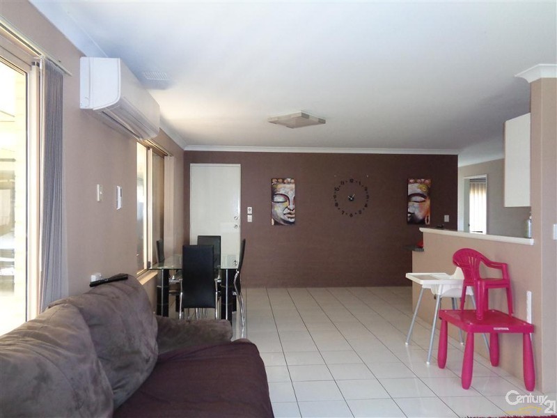 37 Oakfield Gardens, Parmelia WA 6167