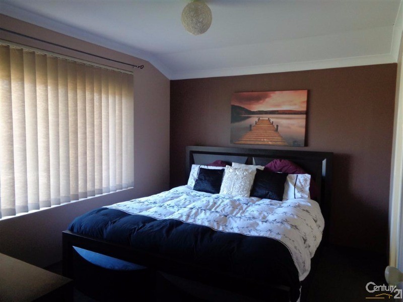 37 Oakfield Gardens, Parmelia WA 6167