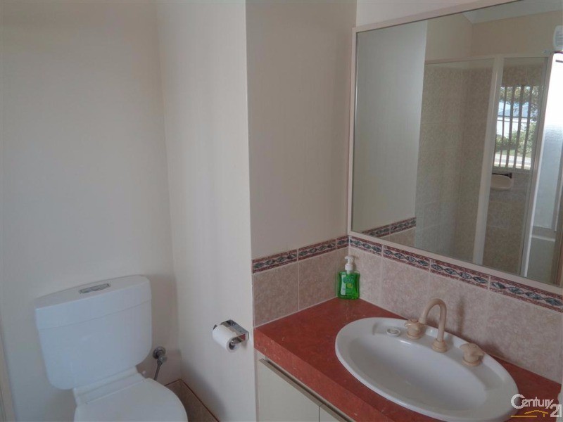 37 Oakfield Gardens, Parmelia WA 6167