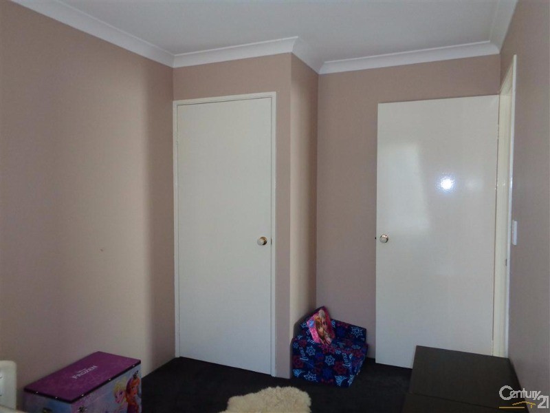 37 Oakfield Gardens, Parmelia WA 6167