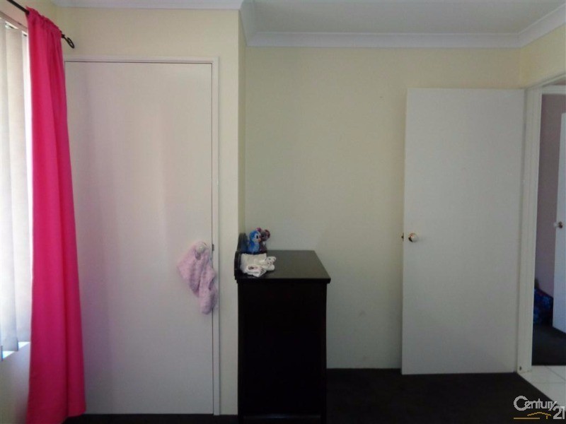 37 Oakfield Gardens, Parmelia WA 6167