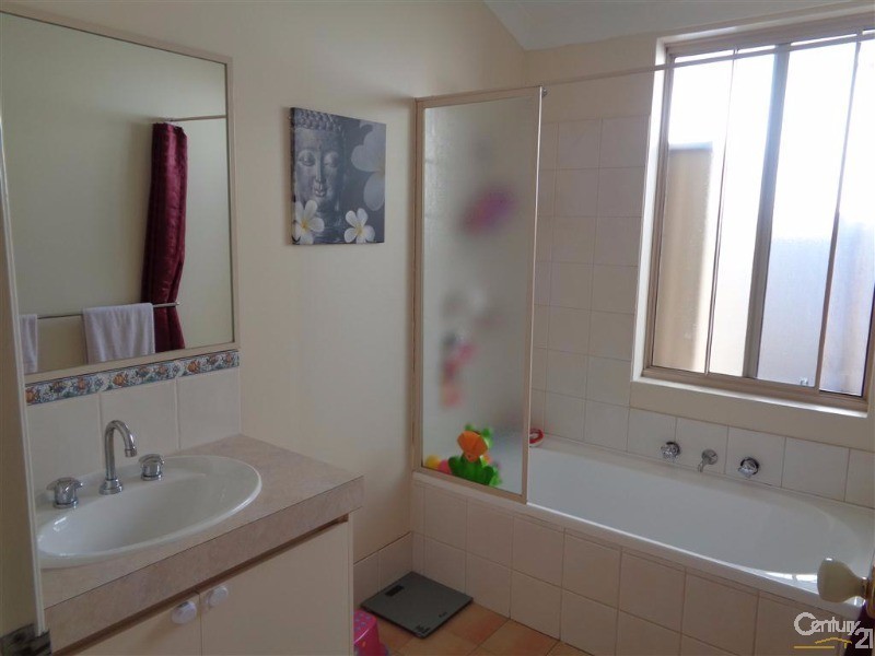 37 Oakfield Gardens, Parmelia WA 6167