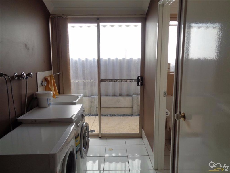 37 Oakfield Gardens, Parmelia WA 6167