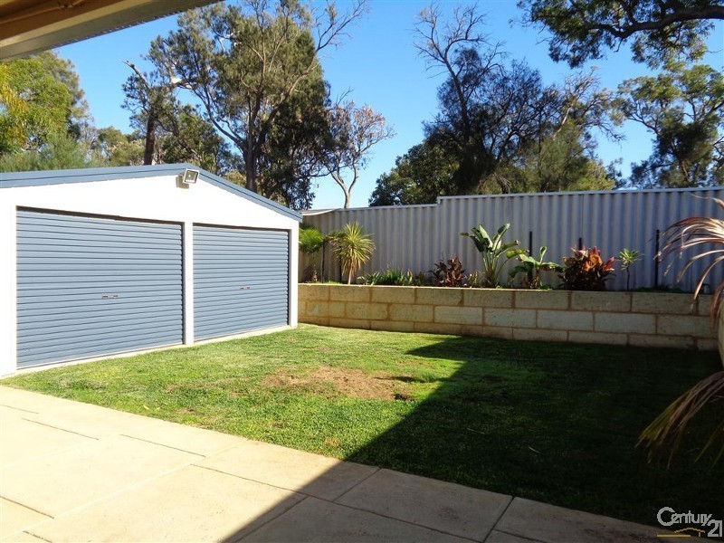 37 Oakfield Gardens, Parmelia WA 6167