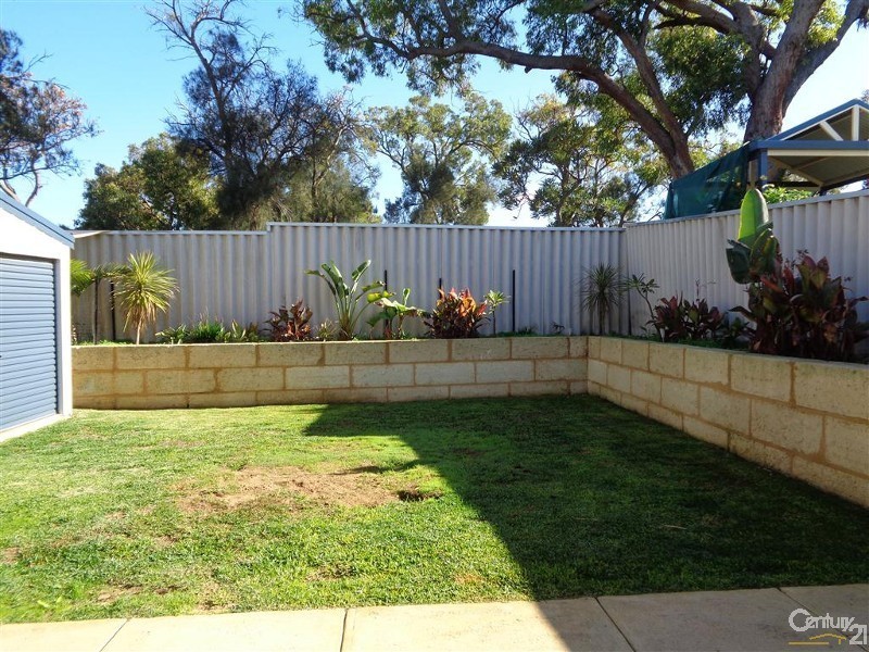 37 Oakfield Gardens, Parmelia WA 6167