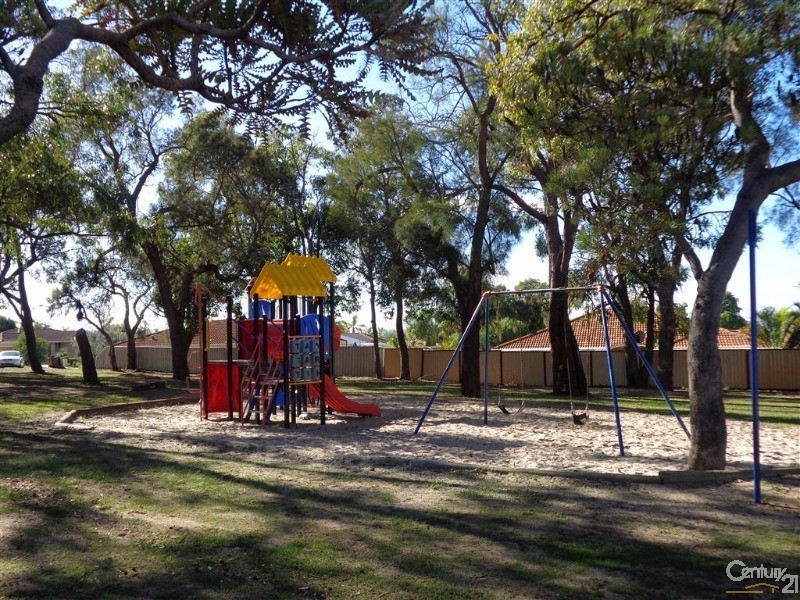 37 Oakfield Gardens, Parmelia WA 6167