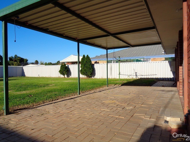 11 Murchison Road, Cooloongup WA 6168