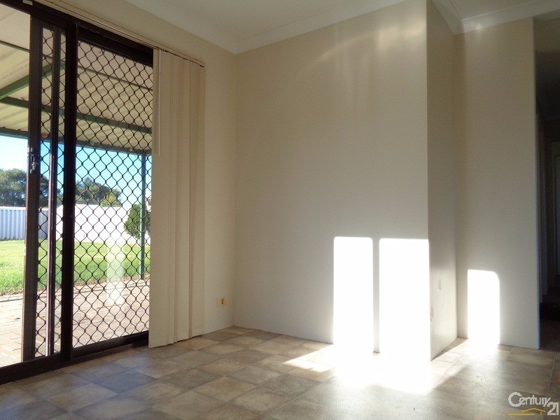 11 Murchison Road, Cooloongup WA 6168