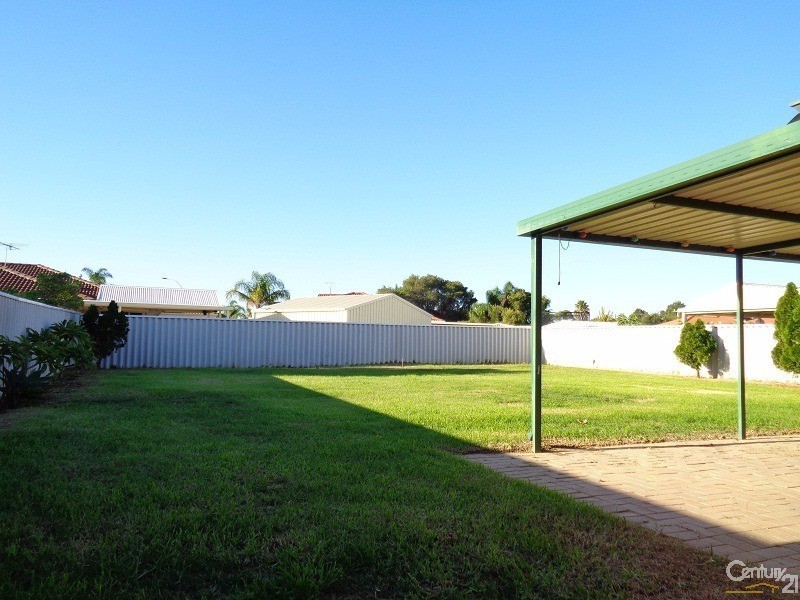 11 Murchison Road, Cooloongup WA 6168