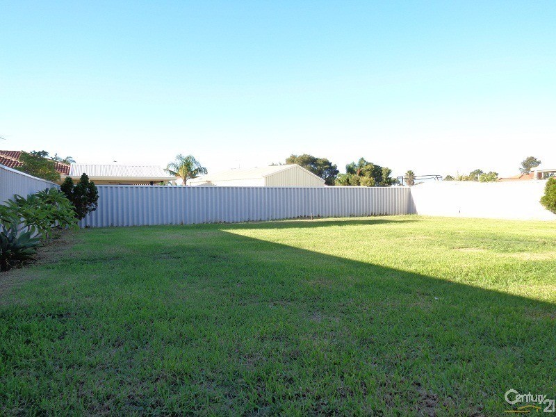 11 Murchison Road, Cooloongup WA 6168