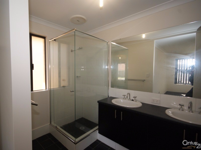 16 Halstead Turn, Wellard WA 6170