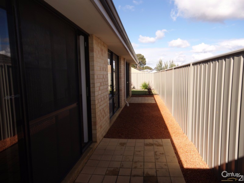 16 Halstead Turn, Wellard WA 6170