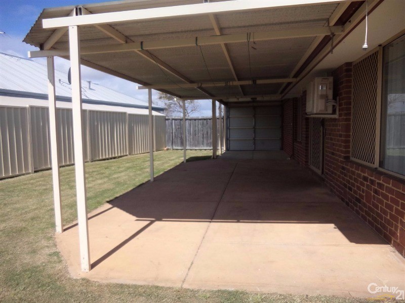 24 Lindeman Court, Waikiki WA 6169