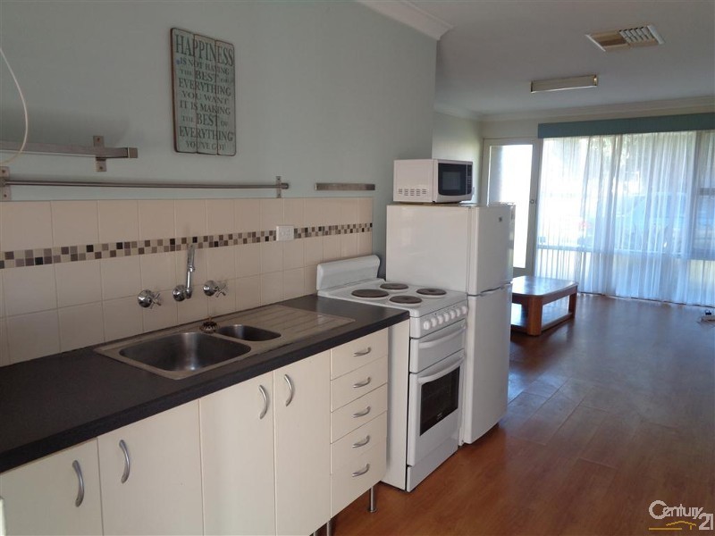 2/72 Kent Street, Rockingham WA 6168