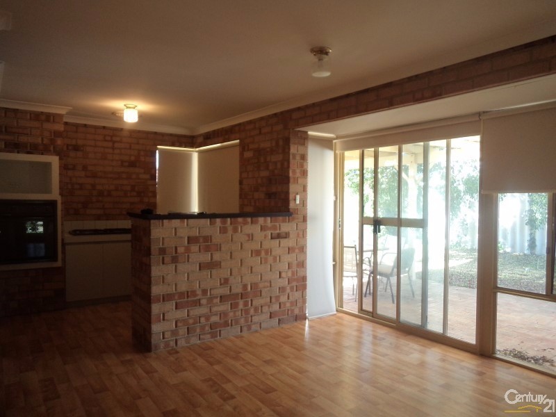 4 Macau Place, Warnbro WA 6169