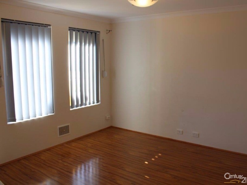 18 Campden Loop, Parmelia WA 6167