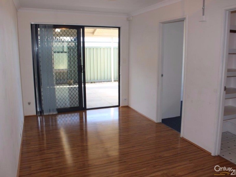 18 Campden Loop, Parmelia WA 6167