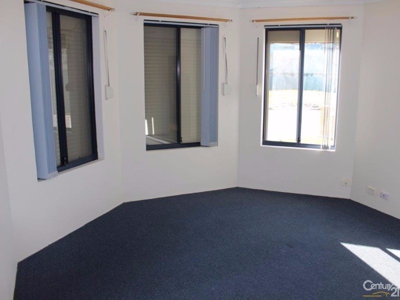 18 Campden Loop, Parmelia WA 6167