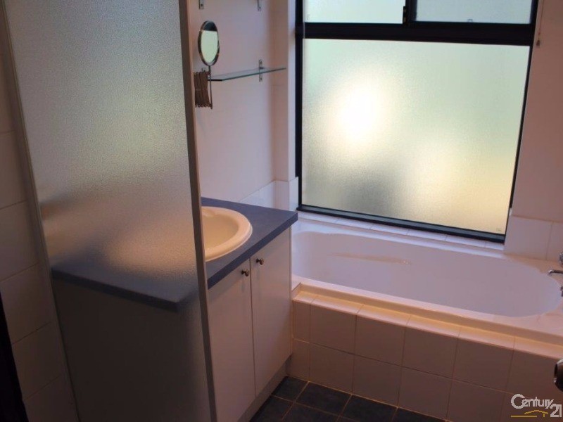 18 Campden Loop, Parmelia WA 6167