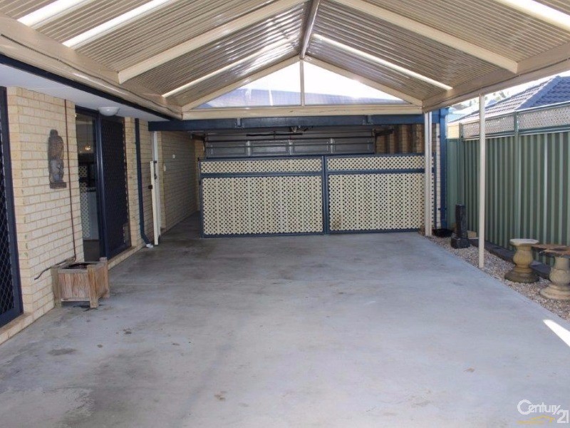 18 Campden Loop, Parmelia WA 6167