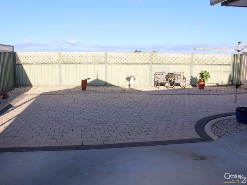 18 Campden Loop, Parmelia WA 6167