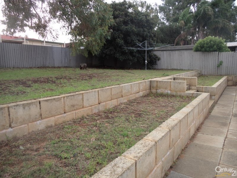 22 Cimbor Way, Parmelia WA 6167