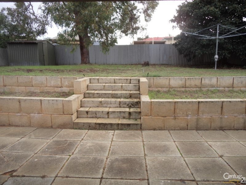 22 Cimbor Way, Parmelia WA 6167