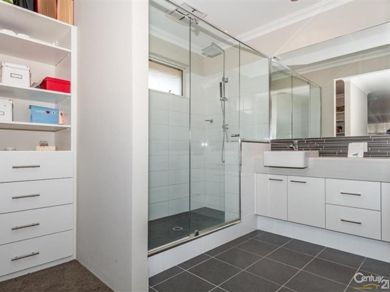 28 Holloways Ridge, Secret Harbour WA 6173