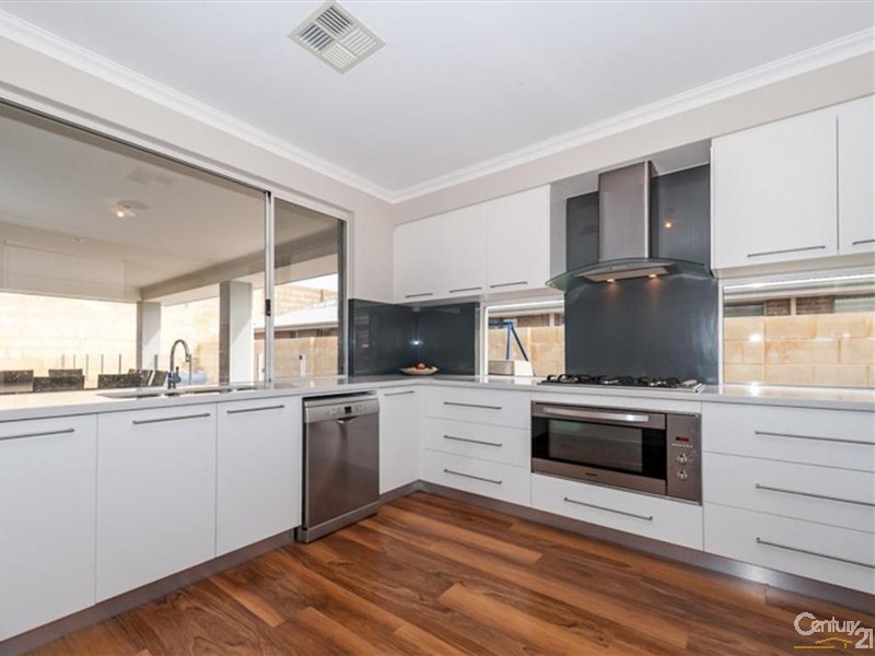 28 Holloways Ridge, Secret Harbour WA 6173
