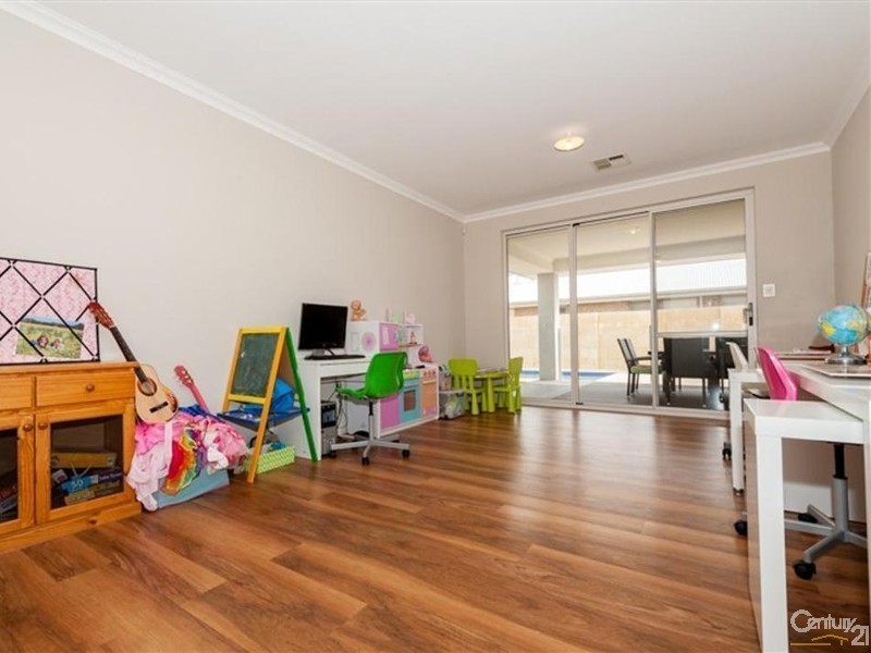 28 Holloways Ridge, Secret Harbour WA 6173