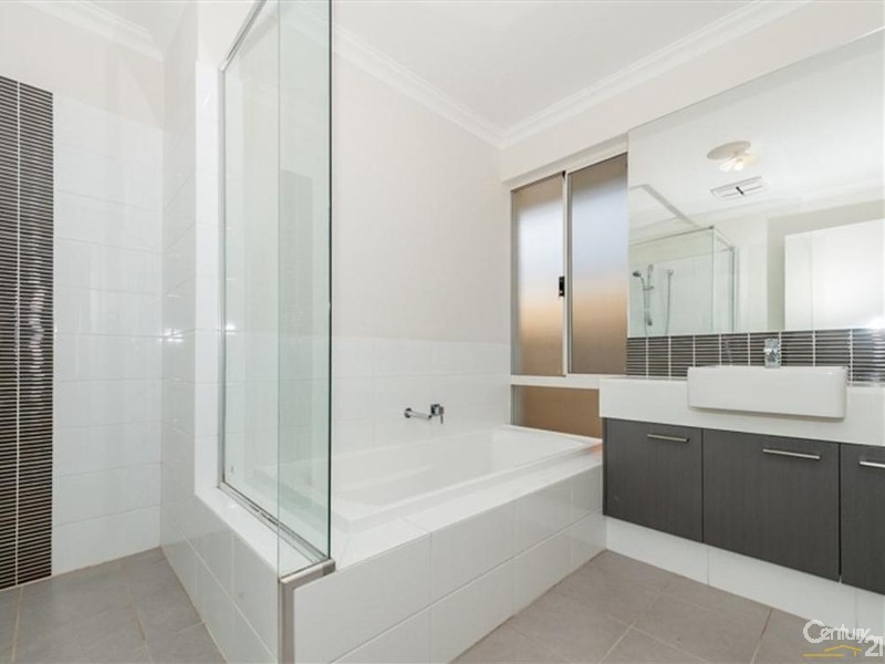 28 Holloways Ridge, Secret Harbour WA 6173