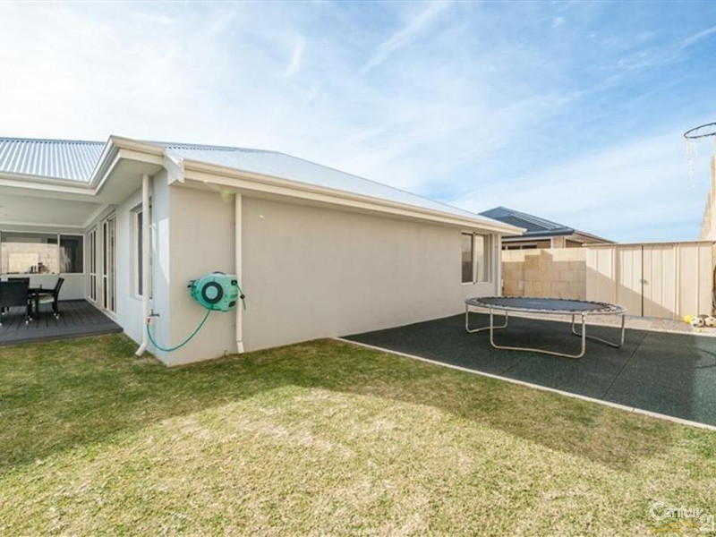 28 Holloways Ridge, Secret Harbour WA 6173