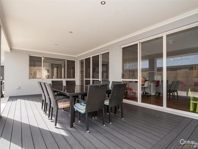 28 Holloways Ridge, Secret Harbour WA 6173