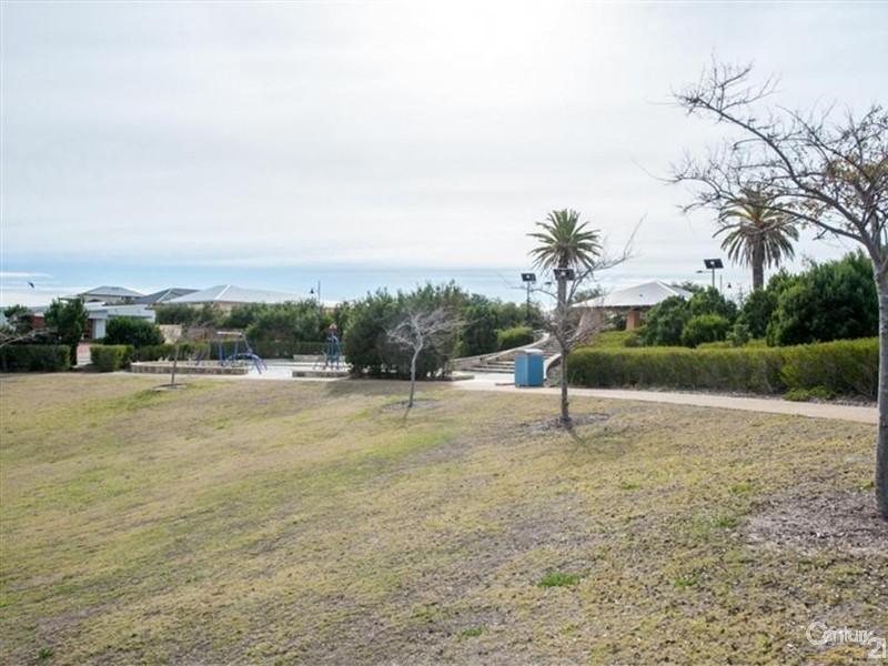 28 Holloways Ridge, Secret Harbour WA 6173