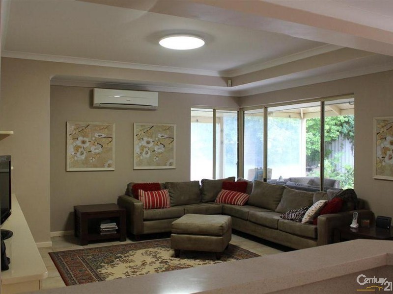 9 Vista Avenue, Rockingham WA 6168