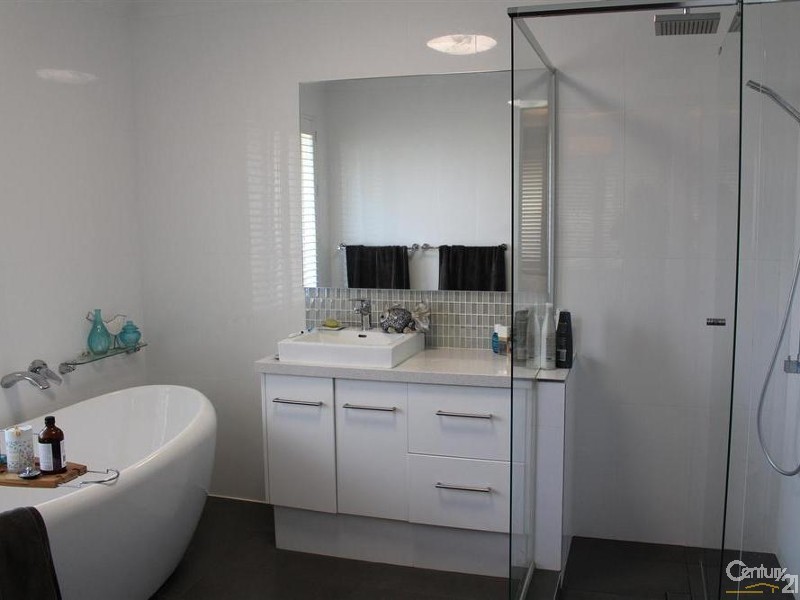 9 Vista Avenue, Rockingham WA 6168