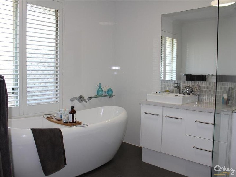 9 Vista Avenue, Rockingham WA 6168