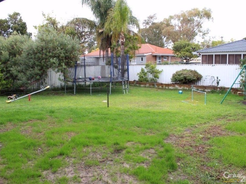 19 Columbia Close, Rockingham WA 6168