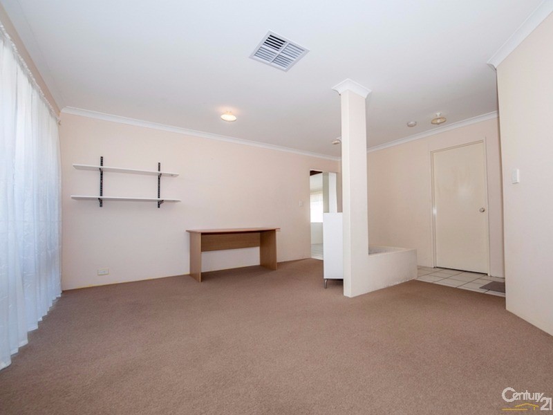 8 Hillcrest Court, Port Kennedy WA 6172