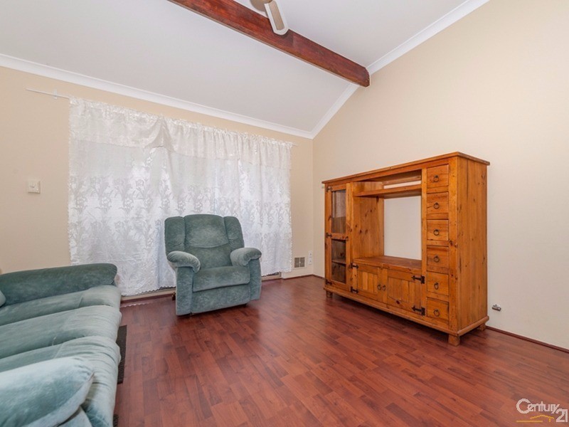 8 Hillcrest Court, Port Kennedy WA 6172