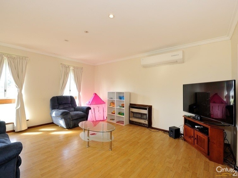 5 Nowranie Place, Hillman WA 6168