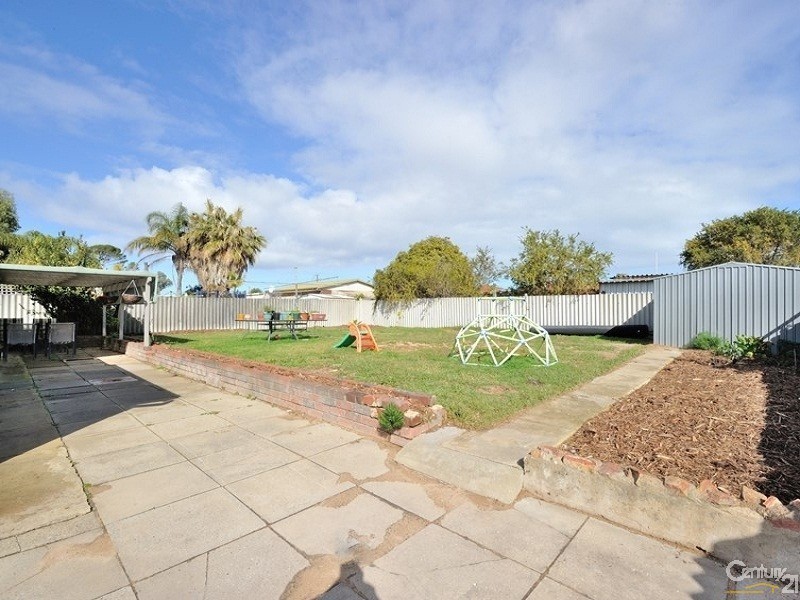 5 Nowranie Place, Hillman WA 6168