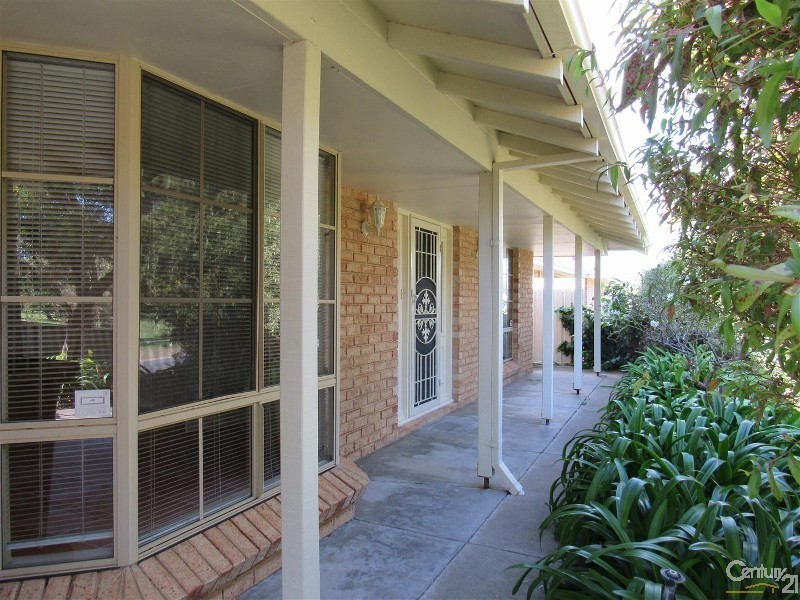 11 Torcross Street, Warnbro WA 6169