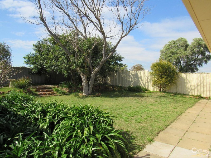 11 Torcross Street, Warnbro WA 6169