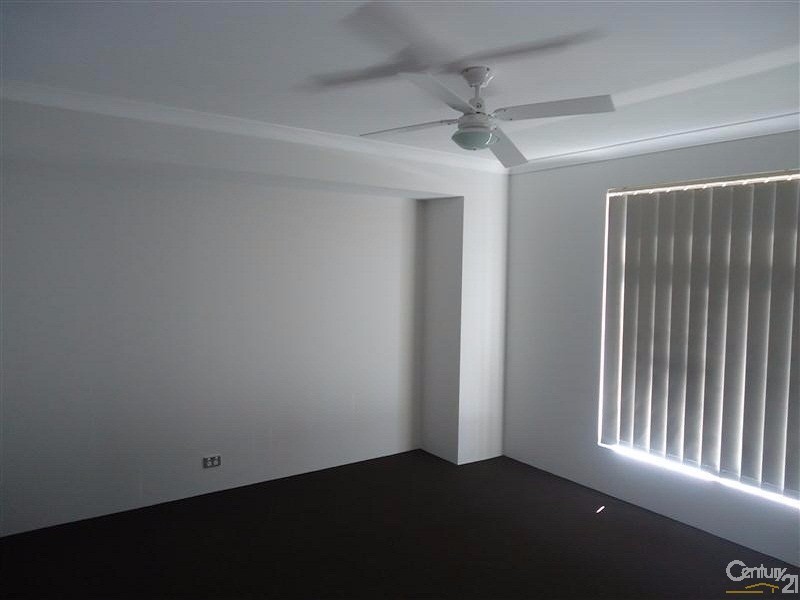 54 Sellafield Bend, Waikiki WA 6169